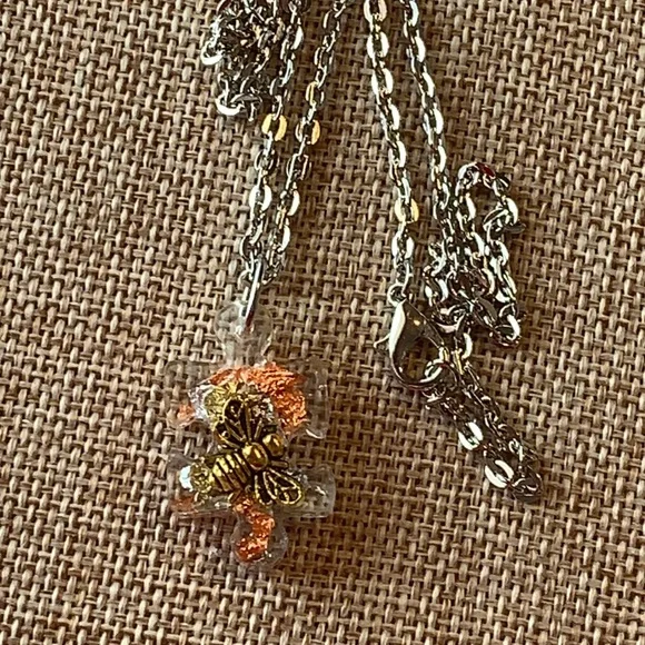 Honey Bee resin puzzle piece Handmade Necklace 18” chain NWOT Autism awareness - Picture 5 of 9